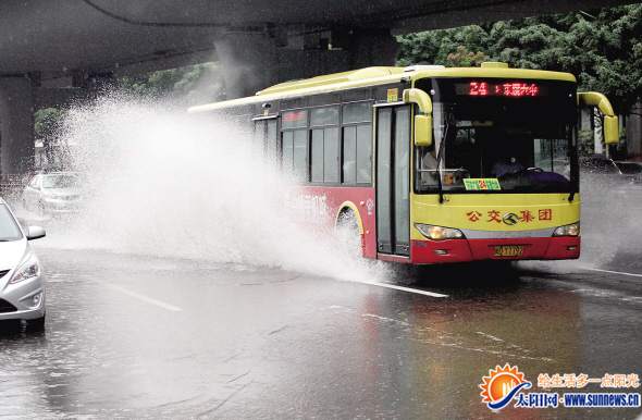 安庆暴雨引发道路积水情况初步分析