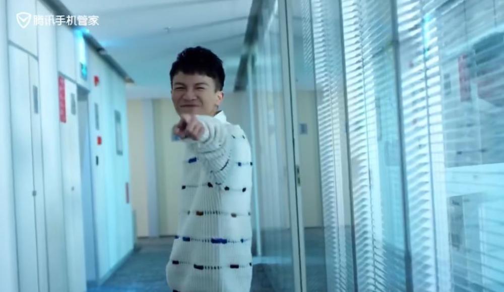 周深早期发型揭秘，音乐才子形象变迁的起点探索