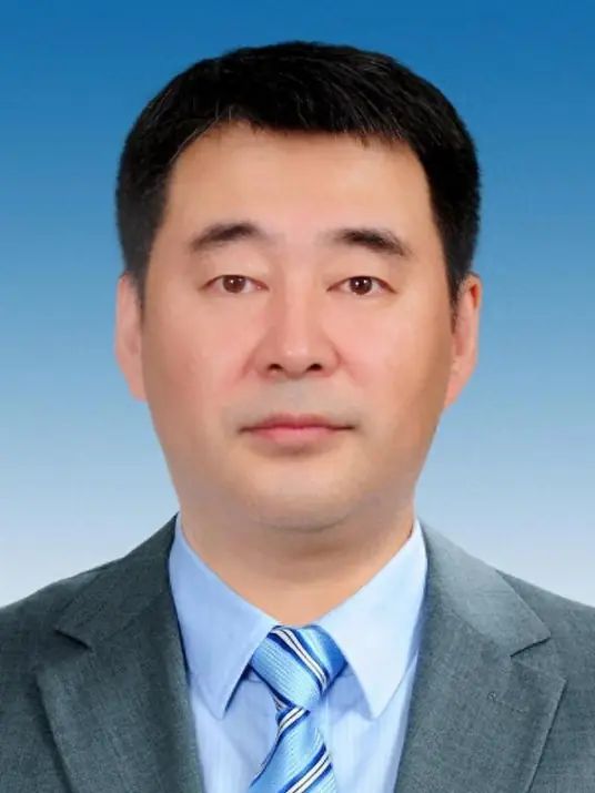 深圳首位公安局长，开创与守护的传奇故事