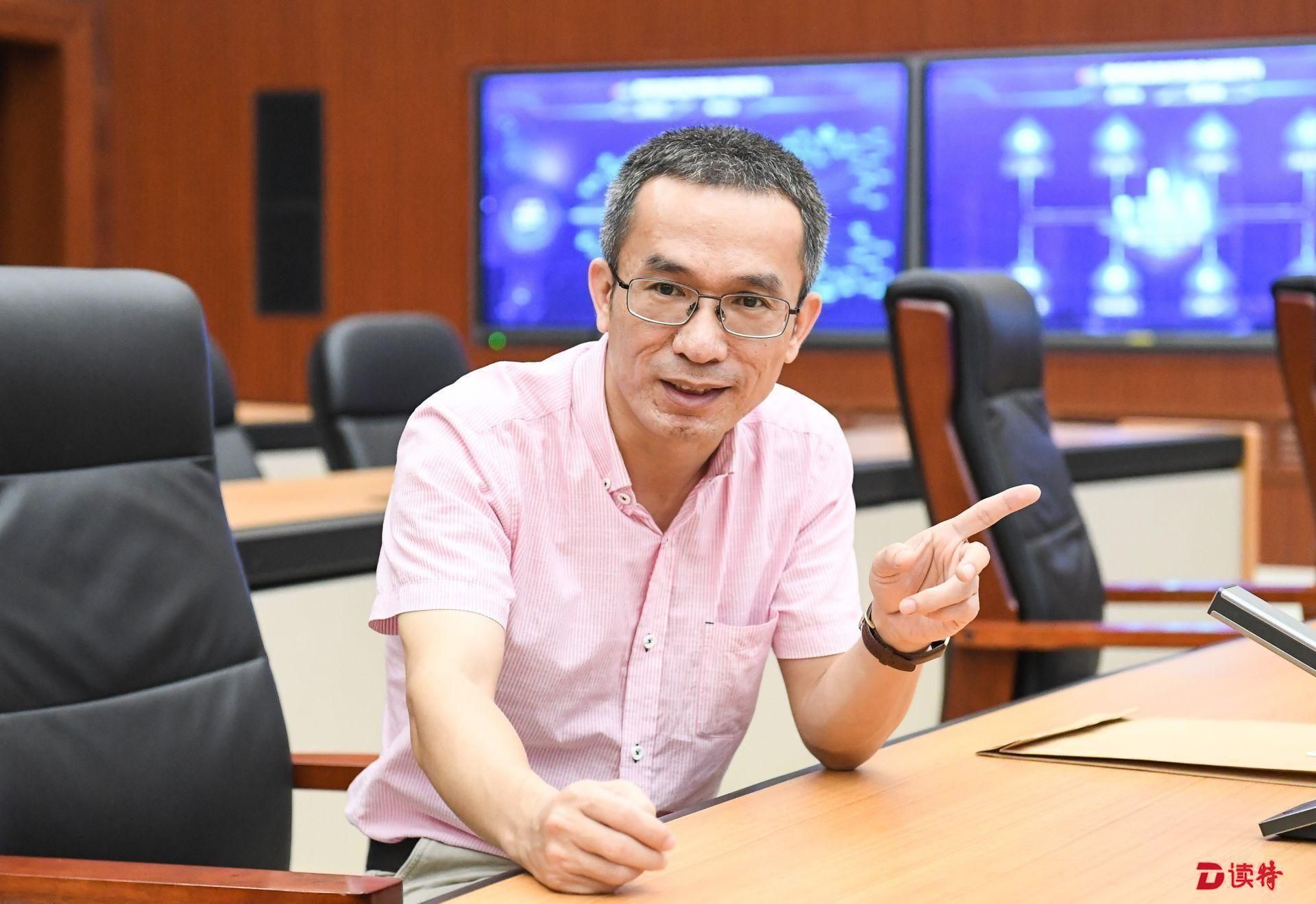 钟坚，先行者的早期消息与步伐