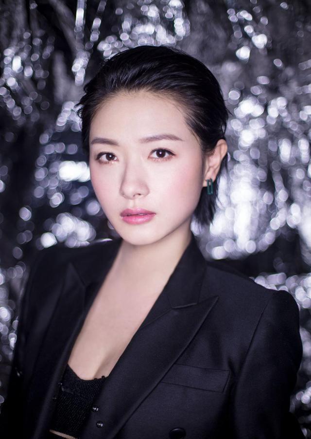 万茜早期发型，时尚潮流的启航点