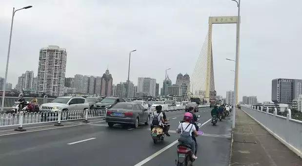南宁公交历史，追溯早期车辆，探寻历史与未来的交汇点