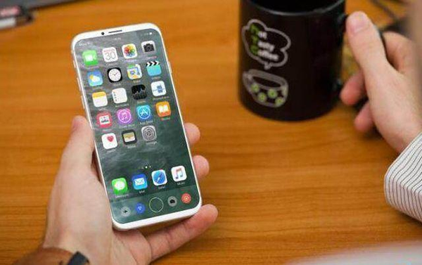 苹果迷你系列首款手机，iPhone里程碑之作回顾