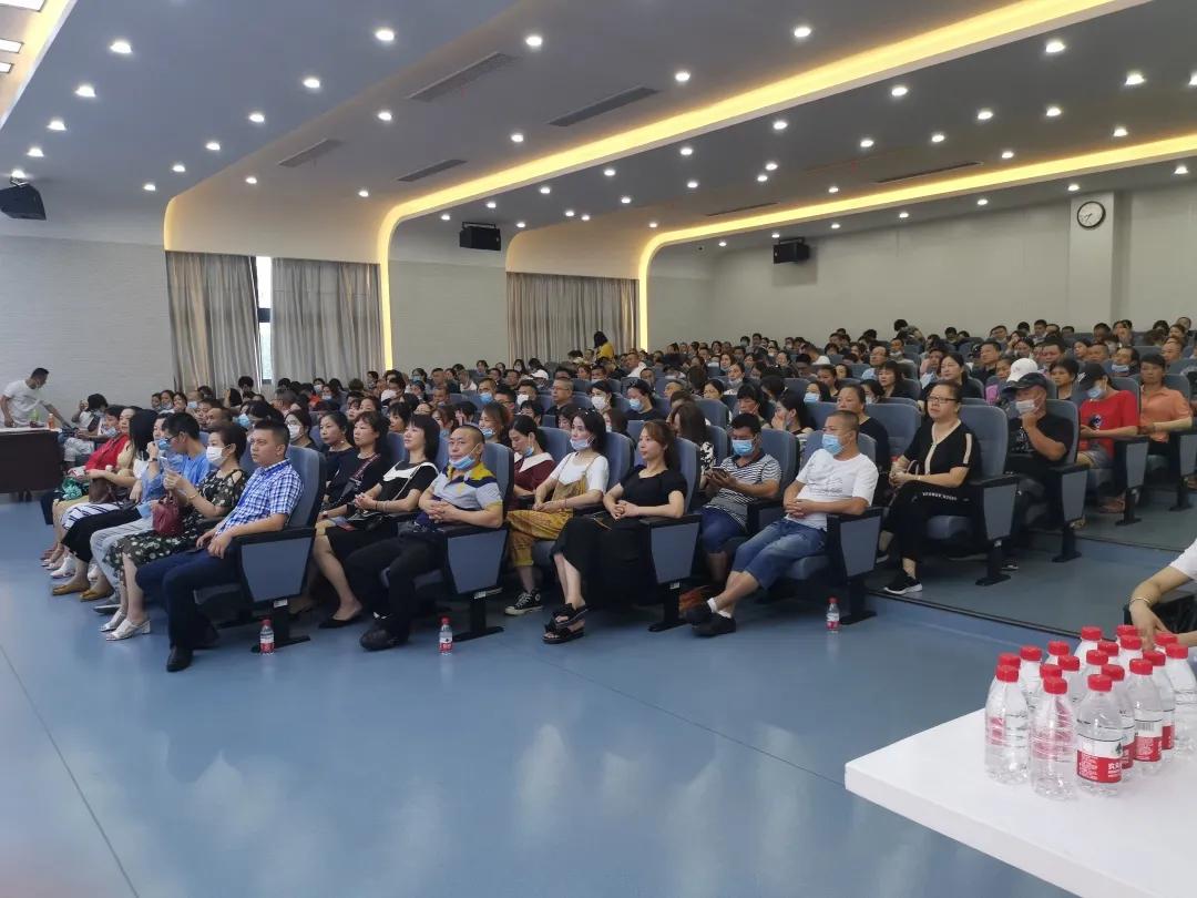 黄如伦最早消息揭秘，传奇人生的起跑线