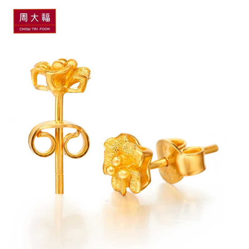 周大福早期黄金耳环，传统与时尚的完美融合