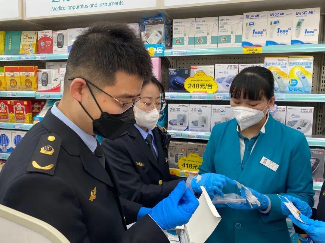 新冠病毒疫情起源与演变，全球关注始于八月