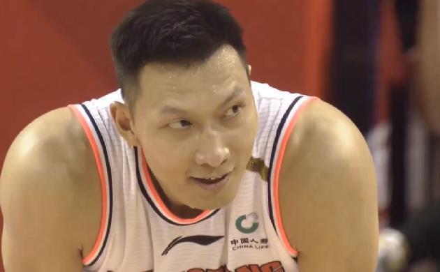 杜锋易建联篮球传奇起点回顾，早期视频揭秘他们的辉煌时刻